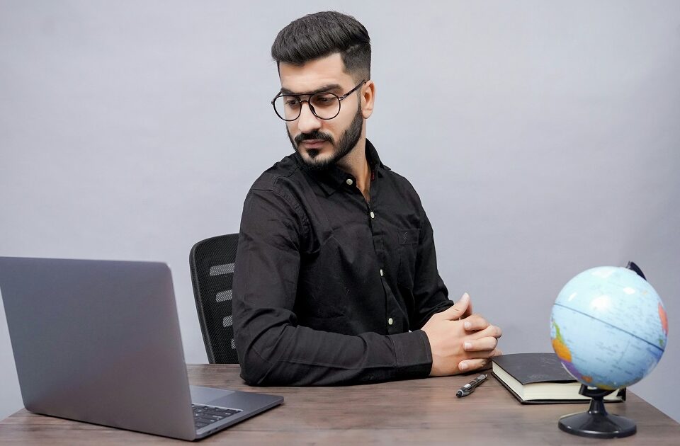 2025 Buyer’s Guide: Smart Manager Tables in Lahore Boost Productivity