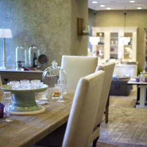 The Center of Attention: Where to Buy Modern Dining Table Sets in Lahore?