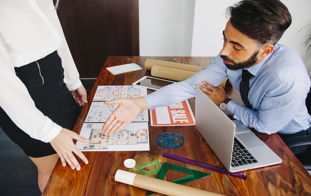 Built to Impress: Where to Buy Stunning Manager Tables in Lahore